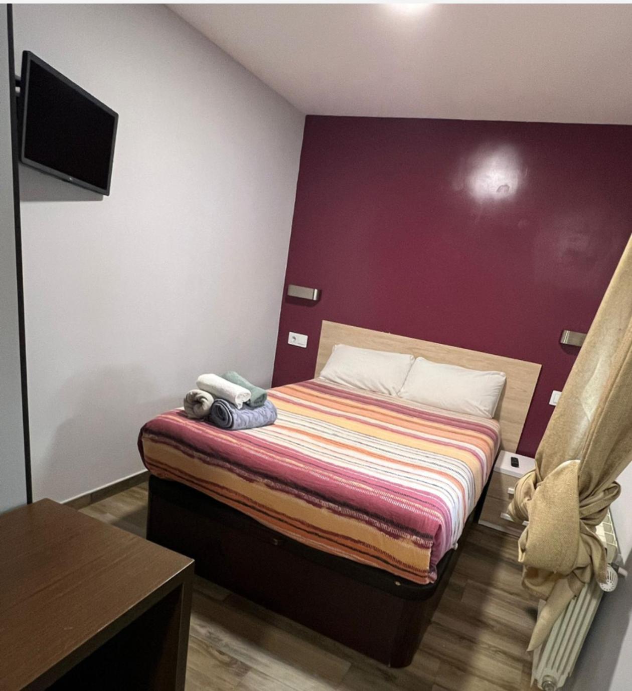 Hostal “ Infantas” Madrid Exterior foto
