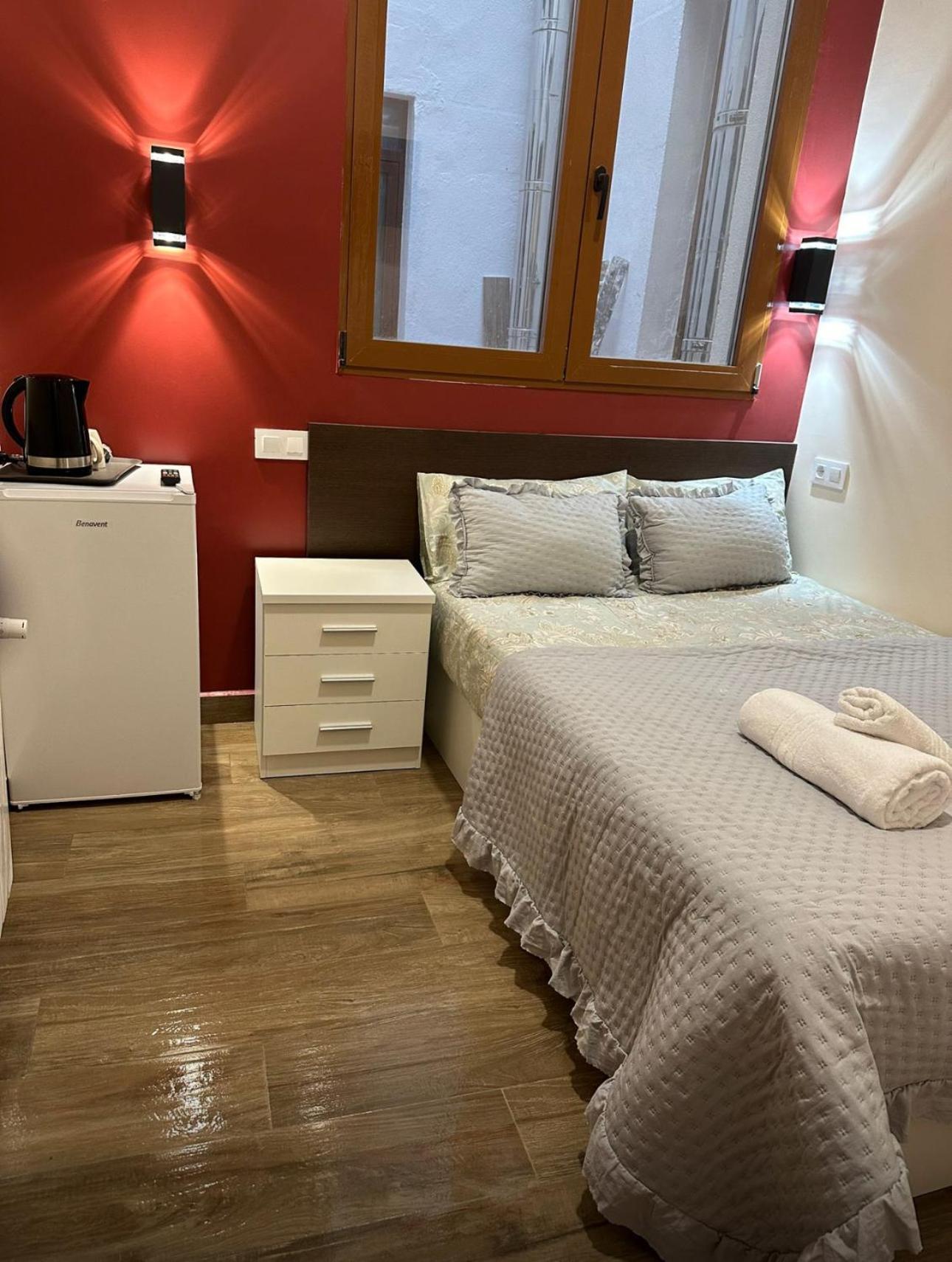 Hostal “ Infantas” Madrid Exterior foto